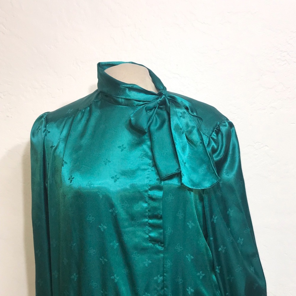 CASTLEBERRY Size:16 High Neck Satin Blouse w/Bow